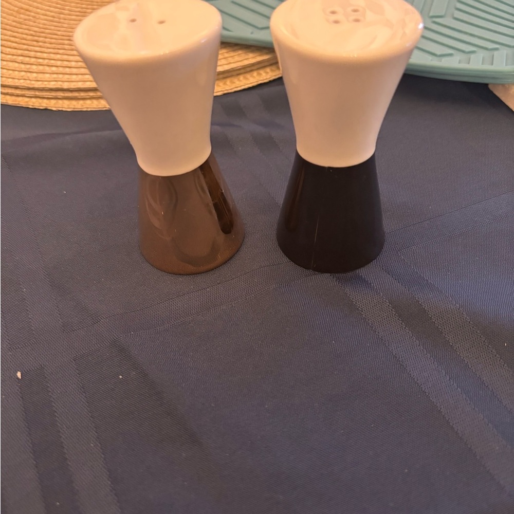 kate spade Black and gold Salt and Pepper Shakers hourglass shaped - Picture 3 of 6